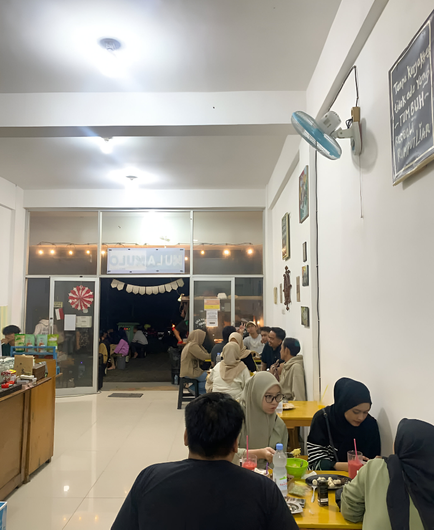 Area indoor Warkop Kula Kulo